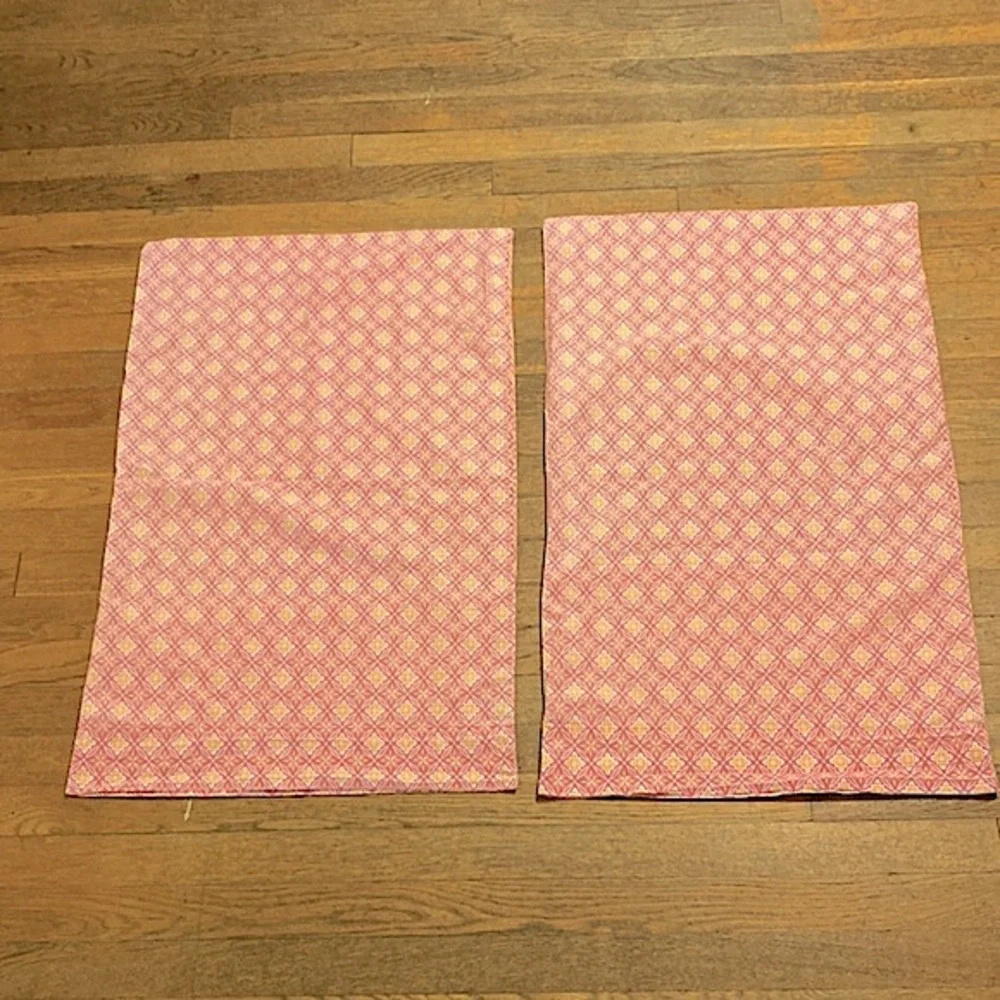 POTTERY BARN Teen Pink Floral Geometric Standard 30 x 19 in Pillowcases Set of 2